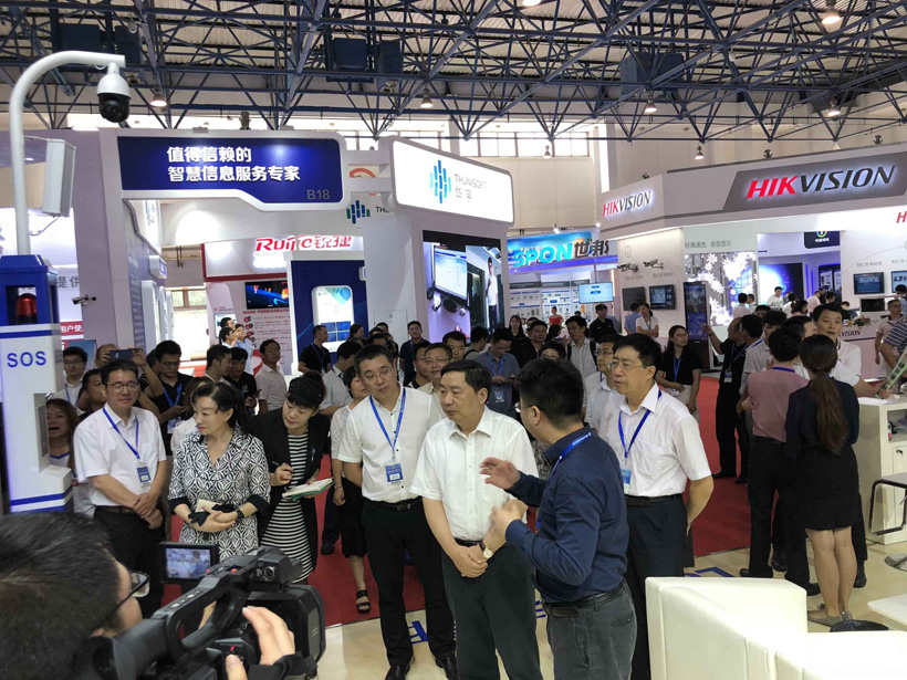 司法部常务副部长熊选国亲临指导db旗舰官网展位图